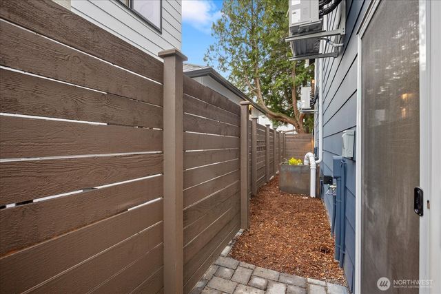 832 S Sullivan Street, Seattle, WA 98108