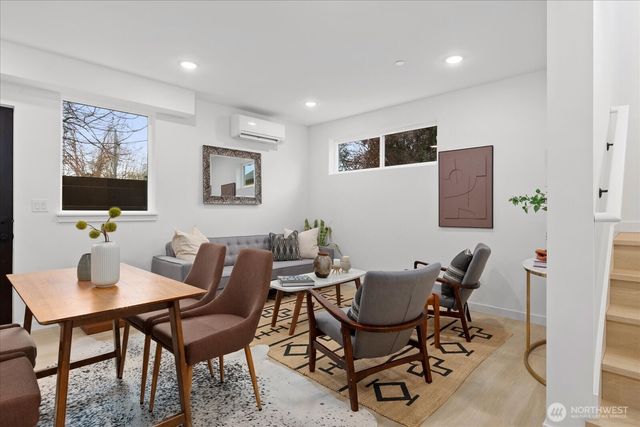 832 S Sullivan Street, Seattle, WA 98108