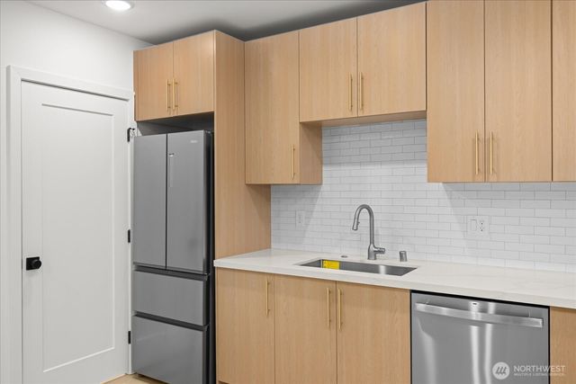 832 S Sullivan Street, Seattle, WA 98108