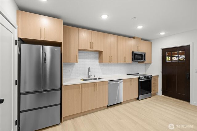 832 S Sullivan Street, Seattle, WA 98108