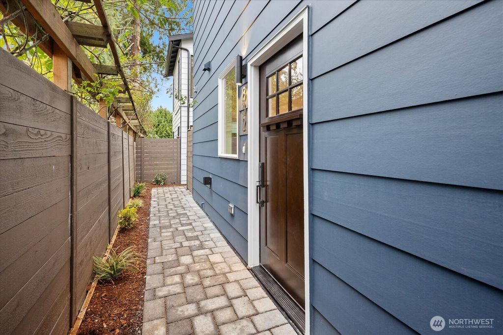 832 S Sullivan Street, Seattle, WA 98108