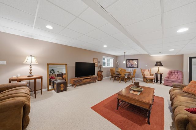 2714 Lake Shore Drive, Joliet, IL 60431