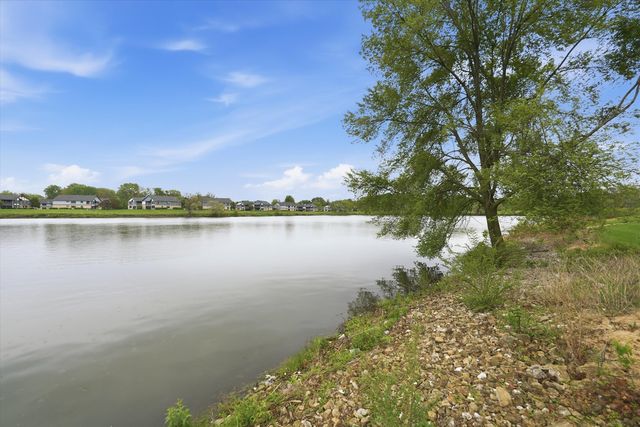 2714 Lake Shore Drive, Joliet, IL 60431