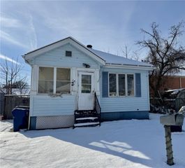 15 Center Court, Warwick, RI 02889