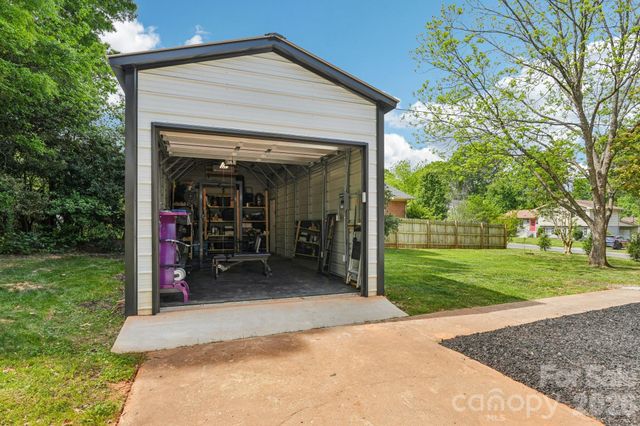 5300 Cheval Place, Charlotte, NC 28205