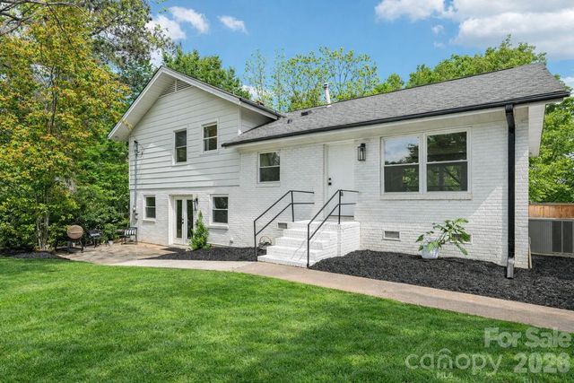 5300 Cheval Place, Charlotte, NC 28205