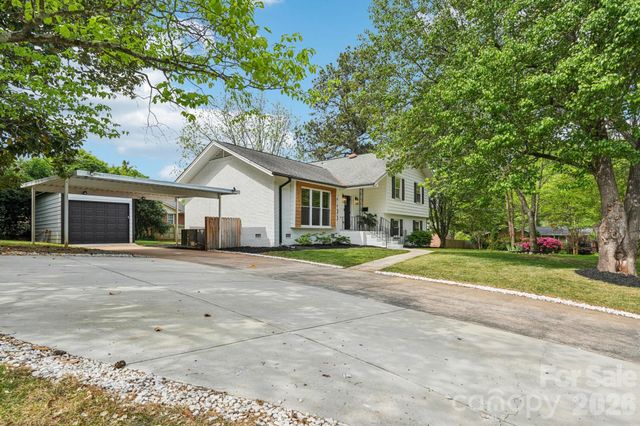 5300 Cheval Place, Charlotte, NC 28205