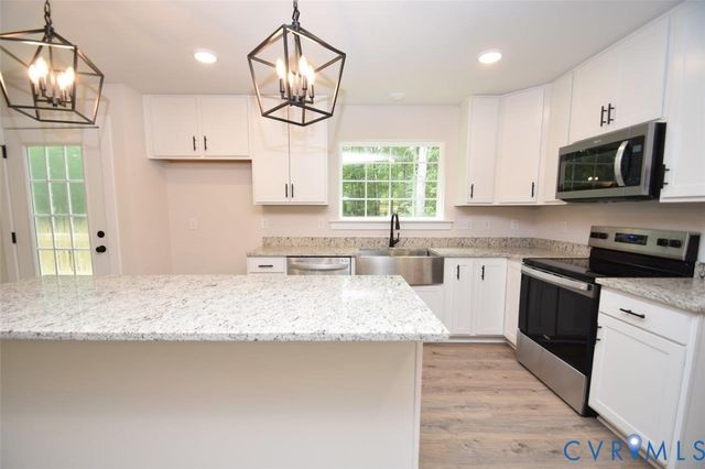 1045 Chopping Rd, Louisa, VA 23117