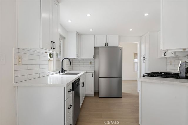 3854 Lost Springs Drive, Calabasas, CA 91301