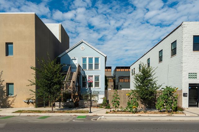 2048 W Grand Avenue, Chicago, IL 60612