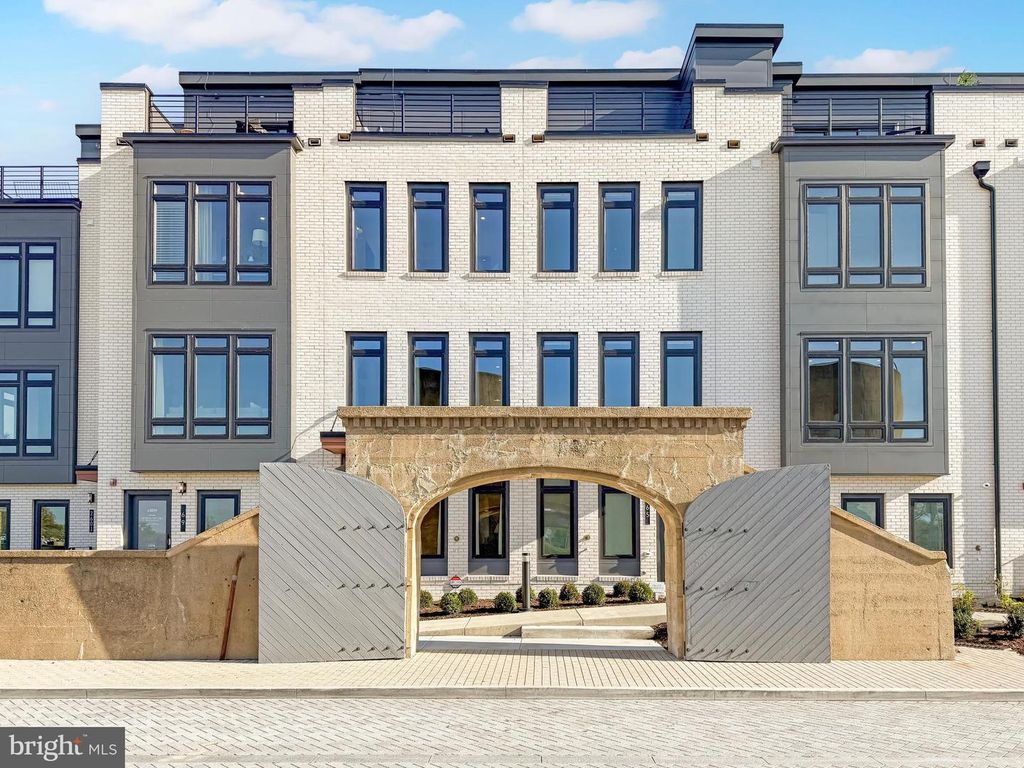 61 LOWER SERVICE CT NW #THE BEND 877, Washington, DC 20001