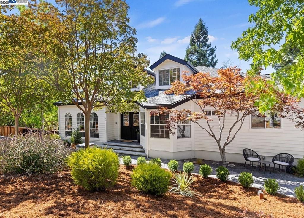 Image 2 of property listing at 156 Del Monte Dr, Walnut Creek, CA 94595