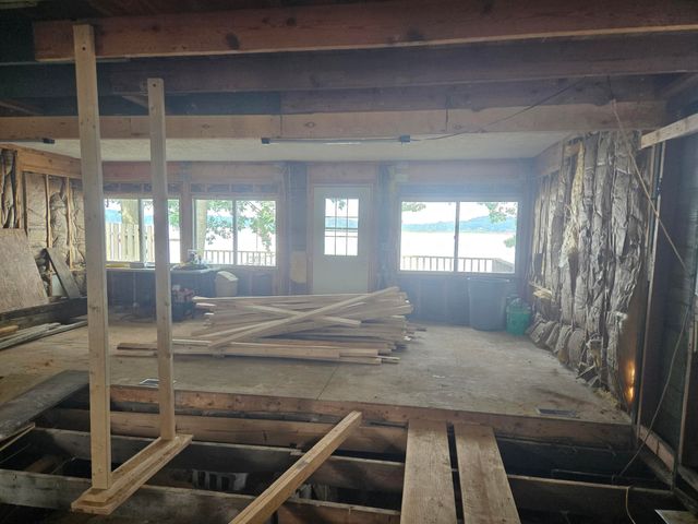 11070 E Shore Drive, Barry Twp, MI 49046