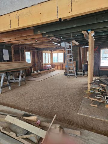 11070 E Shore Drive, Barry Twp, MI 49046