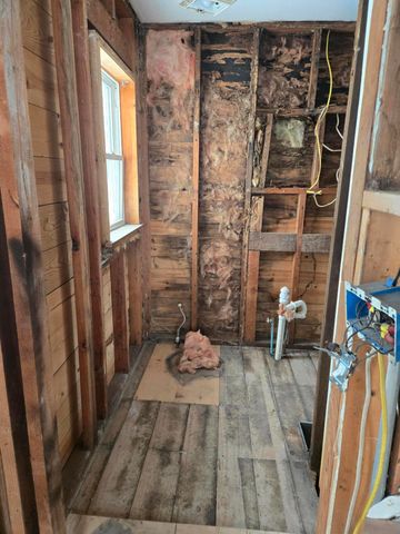 11070 E Shore Drive, Barry Twp, MI 49046