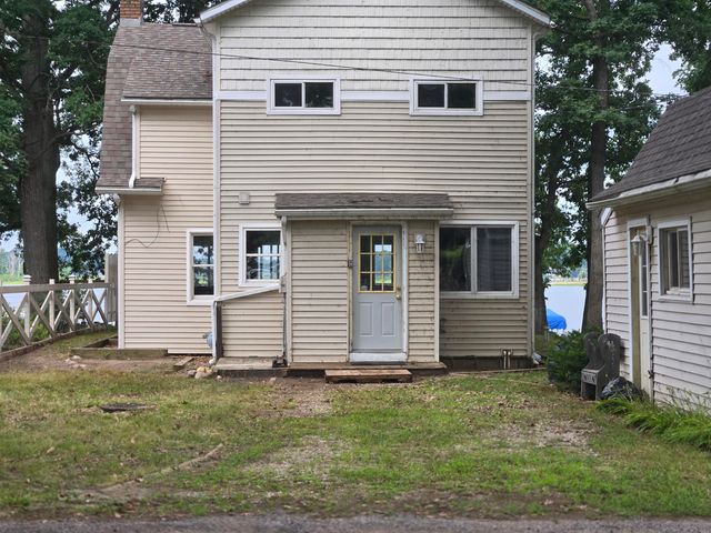 11070 E Shore Drive, Barry Twp, MI 49046