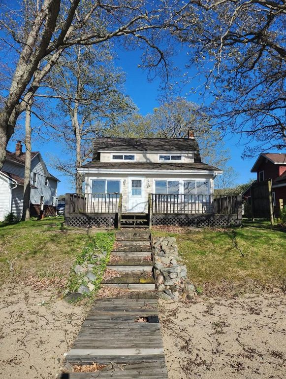 11070 E Shore Drive, Barry Twp, MI 49046