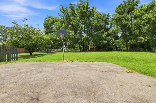 104 Lagrange Dr, Hendersonville, TN 37075