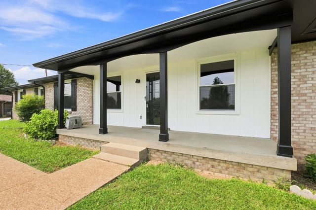 104 Lagrange Dr, Hendersonville, TN 37075