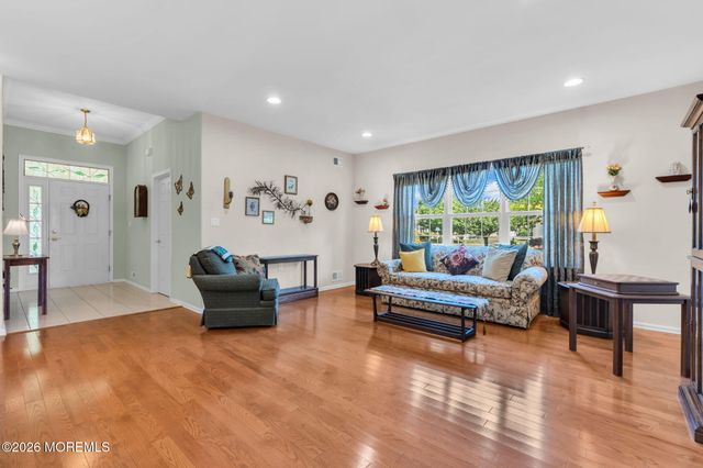 21 Chaucer Circle, Manchester, NJ 08759