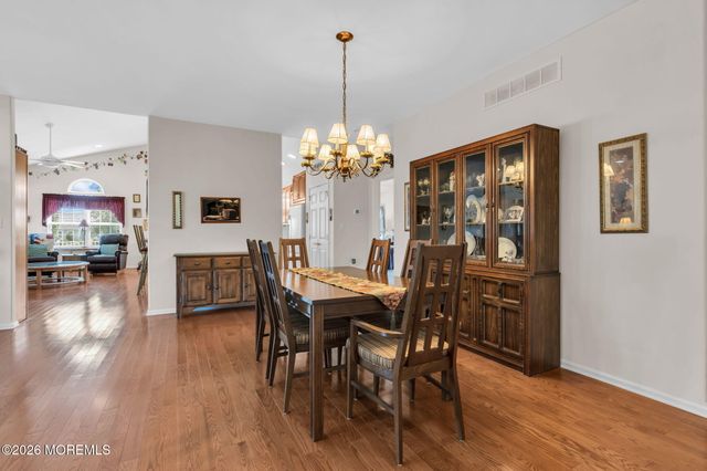 21 Chaucer Circle, Manchester, NJ 08759