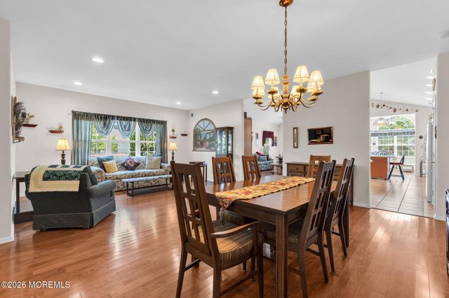 21 Chaucer Circle, Manchester, NJ 08759
