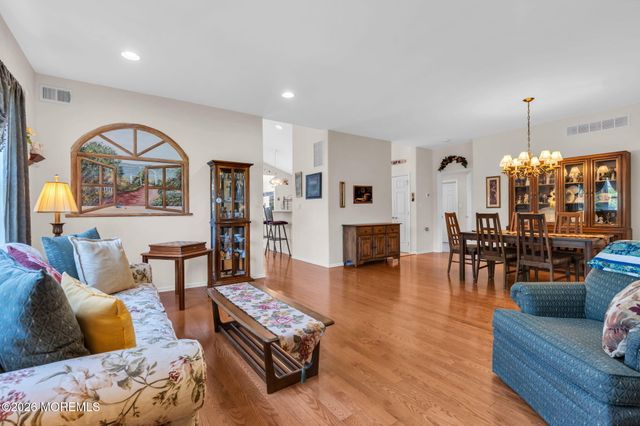 21 Chaucer Circle, Manchester, NJ 08759