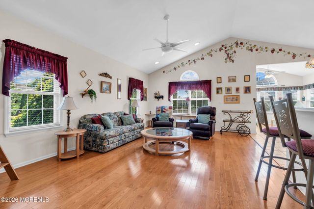 21 Chaucer Circle, Manchester, NJ 08759