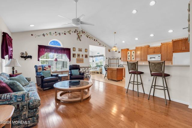 21 Chaucer Circle, Manchester, NJ 08759