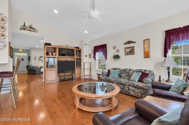 21 Chaucer Circle, Manchester, NJ 08759