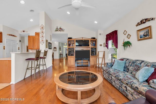 21 Chaucer Circle, Manchester, NJ 08759