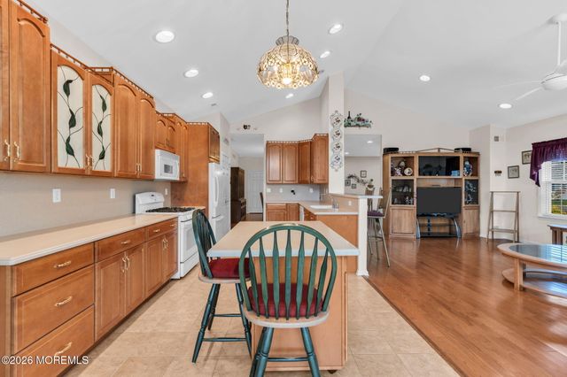 21 Chaucer Circle, Manchester, NJ 08759