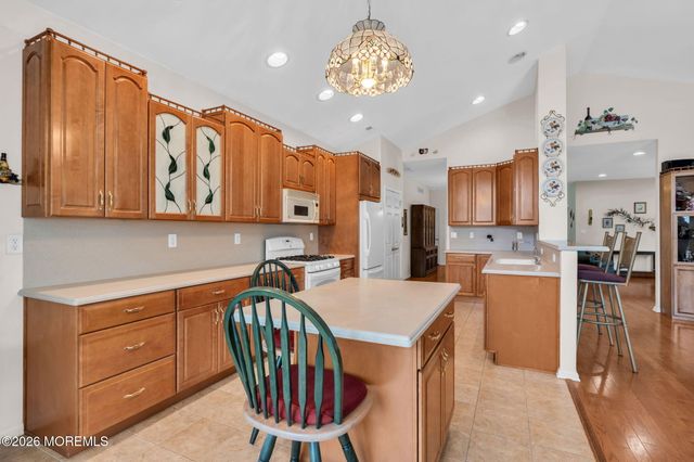 21 Chaucer Circle, Manchester, NJ 08759