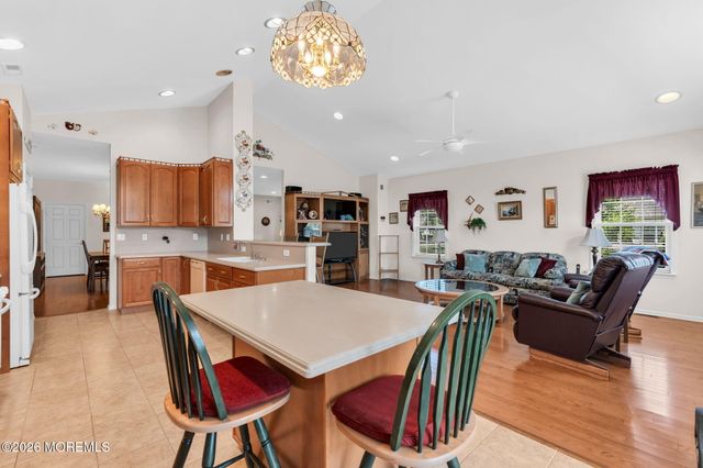 21 Chaucer Circle, Manchester, NJ 08759