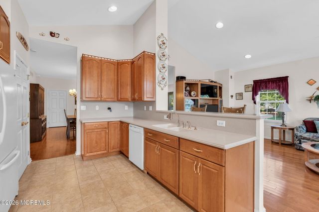 21 Chaucer Circle, Manchester, NJ 08759