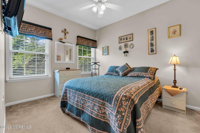 21 Chaucer Circle, Manchester, NJ 08759