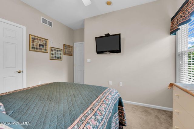 21 Chaucer Circle, Manchester, NJ 08759