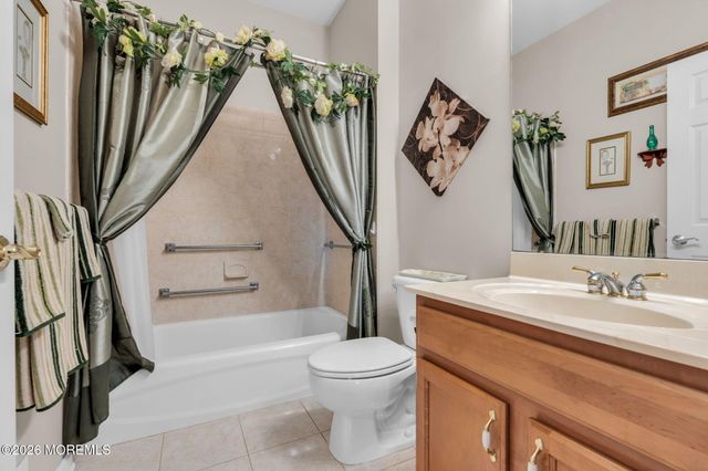 21 Chaucer Circle, Manchester, NJ 08759