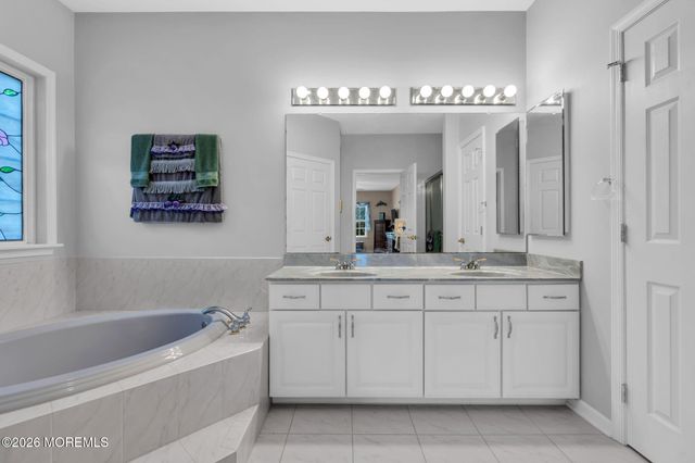 21 Chaucer Circle, Manchester, NJ 08759