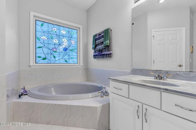 21 Chaucer Circle, Manchester, NJ 08759