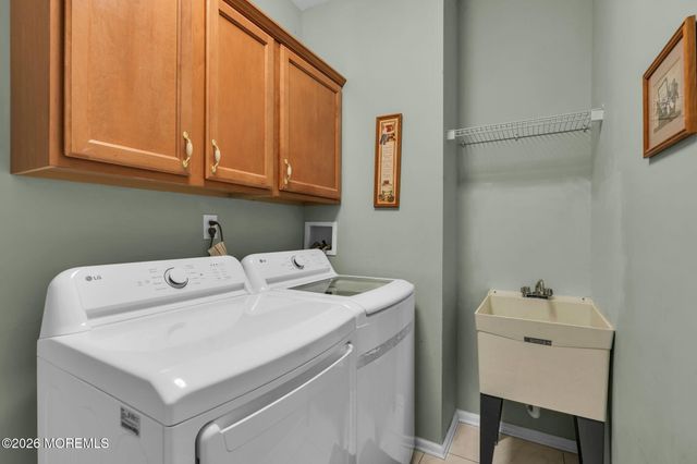 21 Chaucer Circle, Manchester, NJ 08759