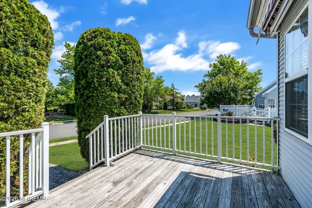 21 Chaucer Circle, Manchester, NJ 08759