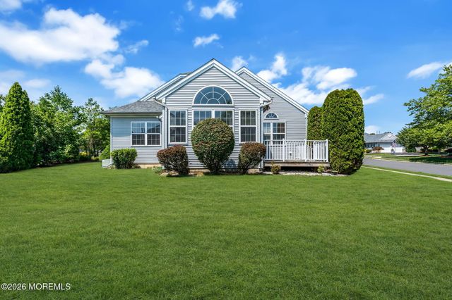 21 Chaucer Circle, Manchester, NJ 08759