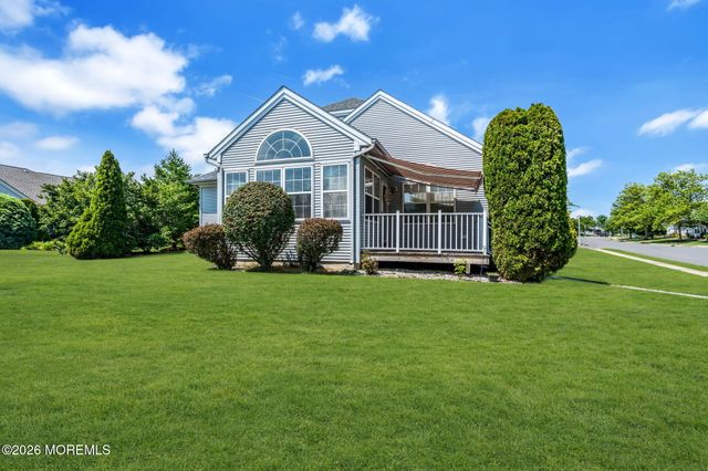 21 Chaucer Circle, Manchester, NJ 08759