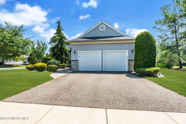 21 Chaucer Circle, Manchester, NJ 08759