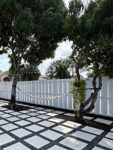 10809 Madison Dr, Boynton Beach, FL 33437