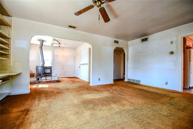 960 East Drive, Kettering, OH 45419
