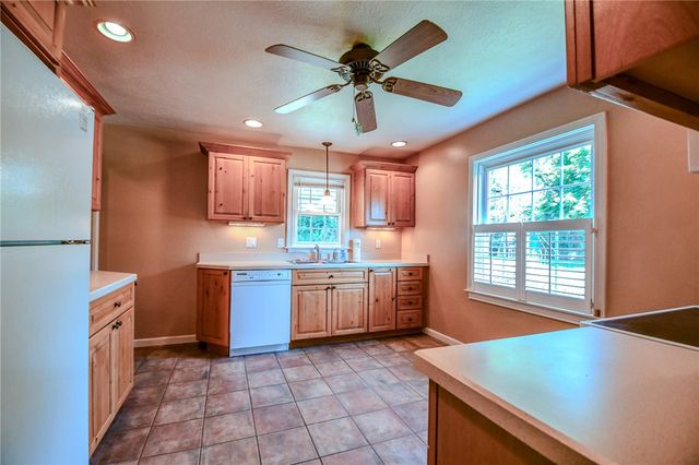 960 East Drive, Kettering, OH 45419