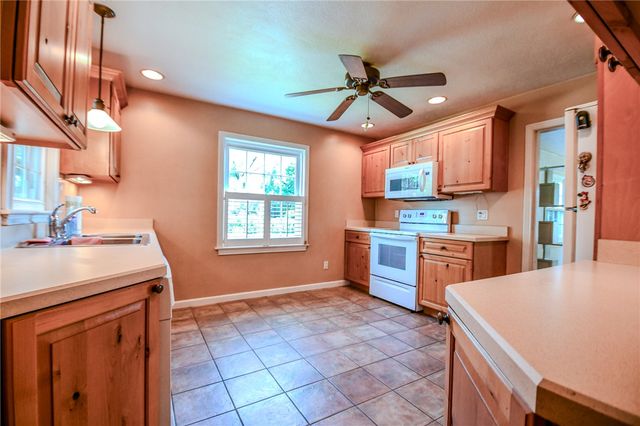 960 East Drive, Kettering, OH 45419