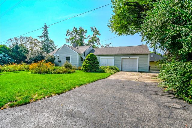960 East Drive, Kettering, OH 45419